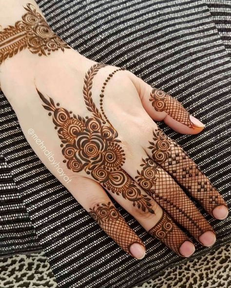 Simple Mehndi Designs