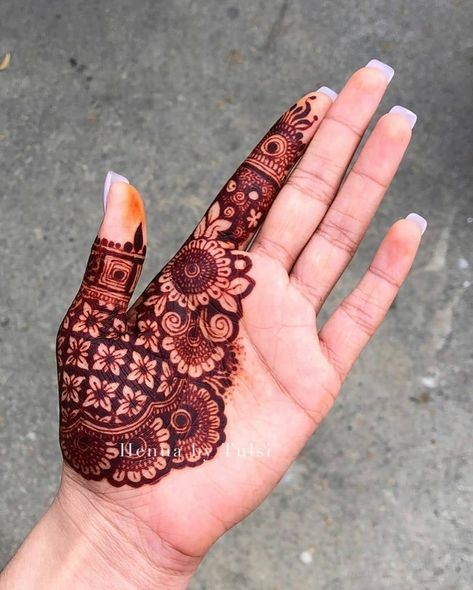 Simple Mehndi Designs