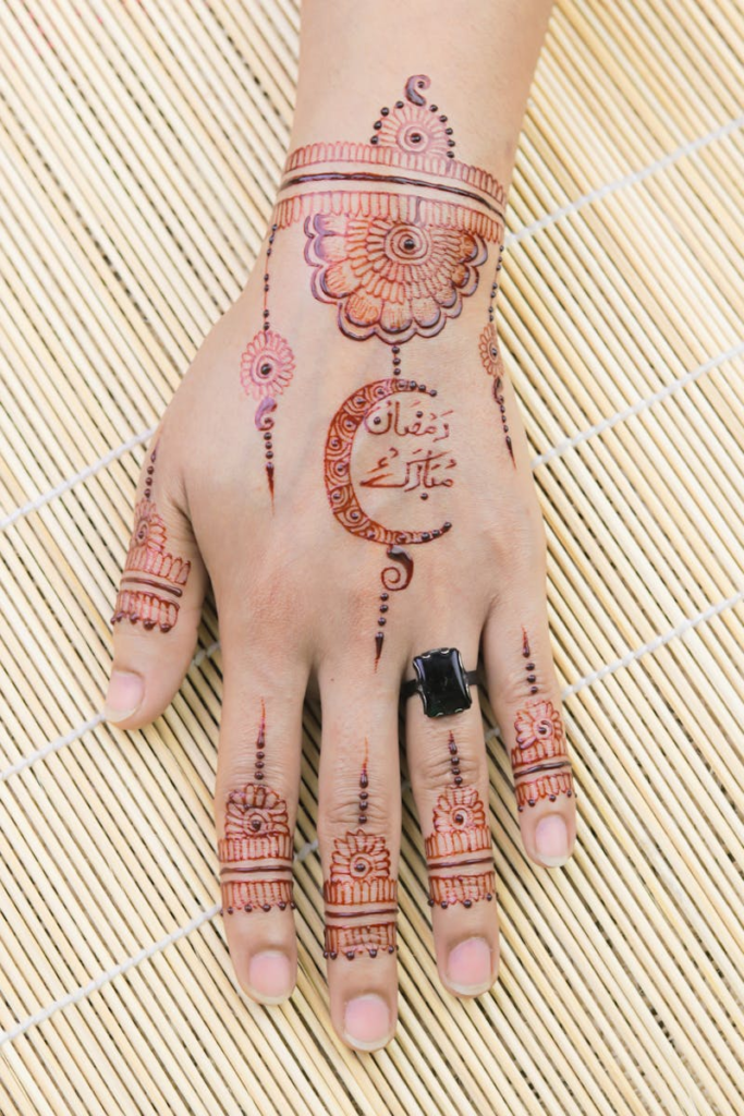 253+ simple mehndi design photo