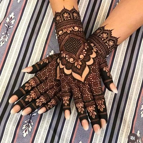 Karwa Chauth Mehndi Designs gallery