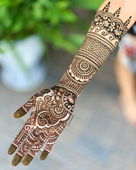 Karwa Chauth Mehndi Designs gallery