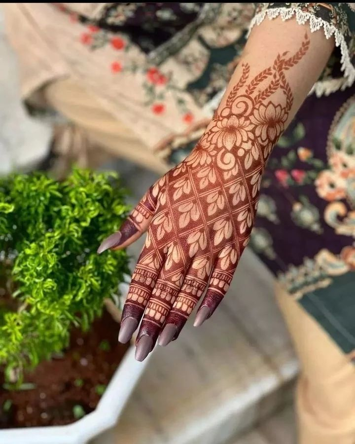 Half Hand Mehndi Design Simple Gallery